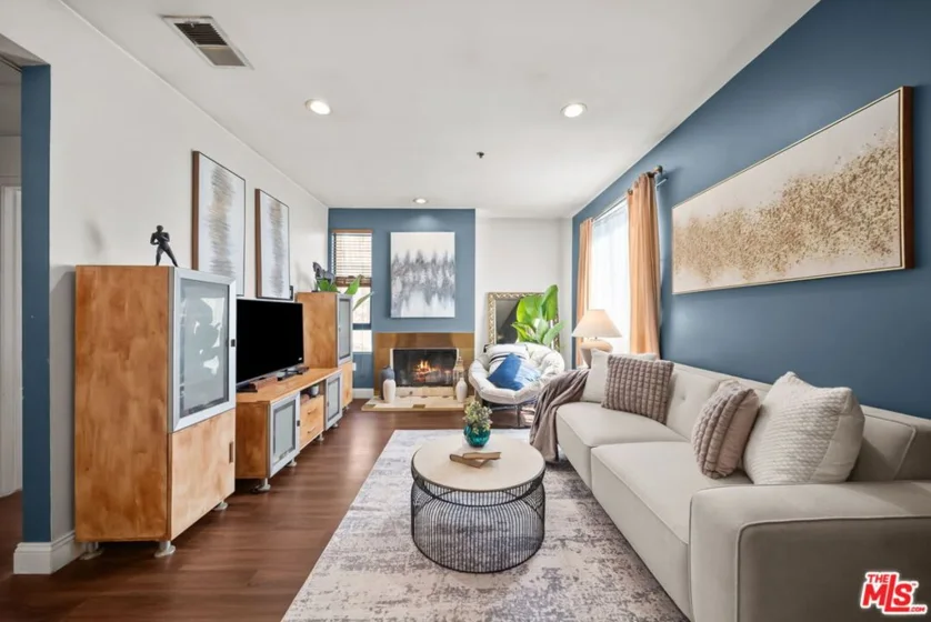 6938 Laurel Canyon Boulevard #310 photo 1