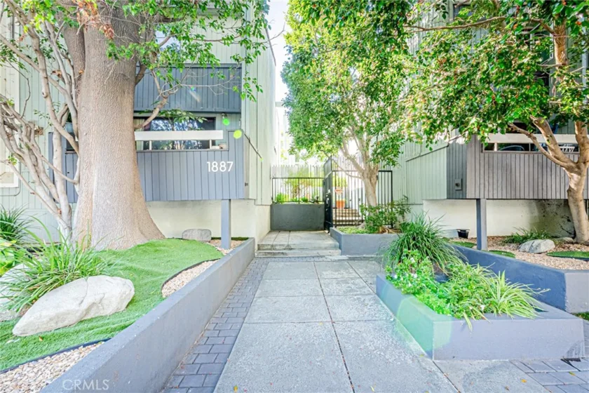 1887 Greenfield Avenue #209 photo 1