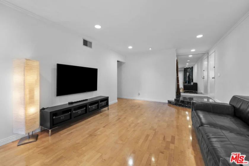 1515 S Beverly Drive #202 photo 13