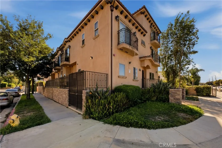14702 Magnolia Boulevard #105 photo 1