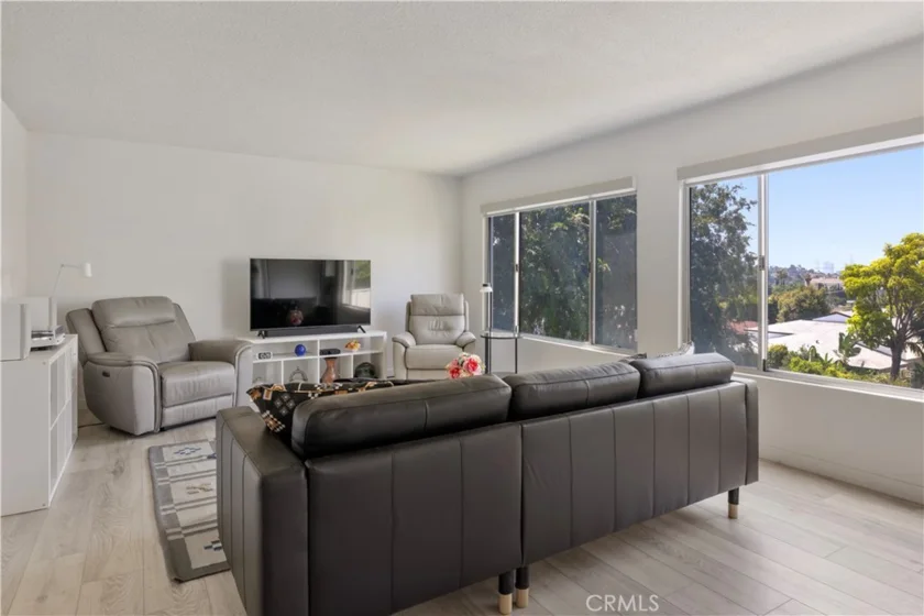 4343 Finley Avenue #27 photo 3