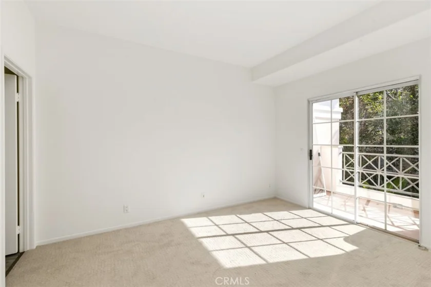 211 Shorebreaker photo 24