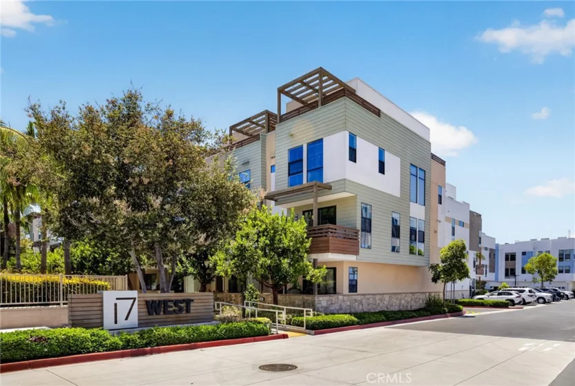 1687 Grand View photo 1