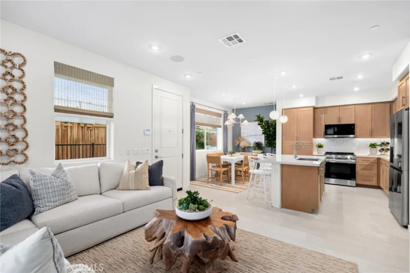 5799 Santa Barbara Avenue photo 9