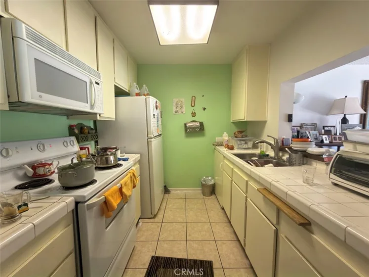 5460 White Oak Avenue #E225 photo 2