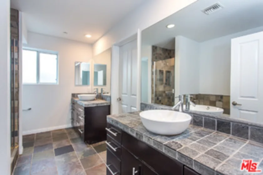 10918 Morrison Street #10 photo 1