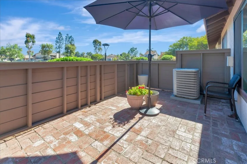 1364 N Schooner Lane #76 photo 3