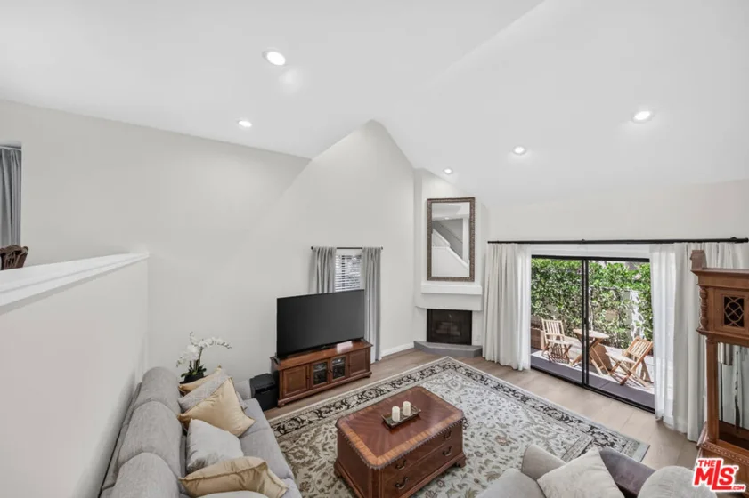 15173 Magnolia Boulevard #F photo 13