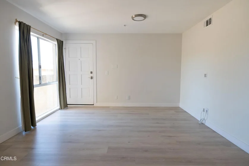 116 W Maple Street #21 photo 4