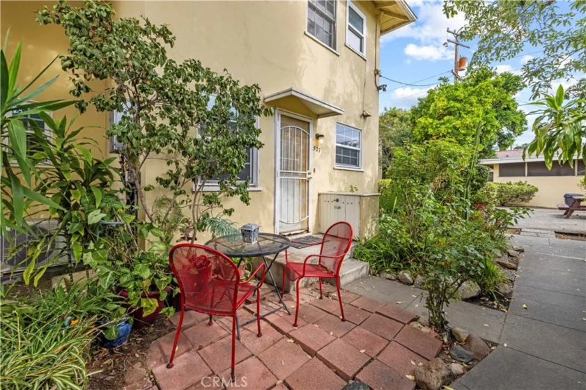 527 E Maple photo 28