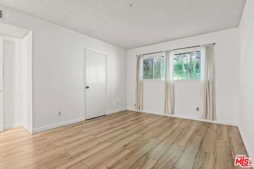 2700 Cahuenga Boulevard #2216 photo 12