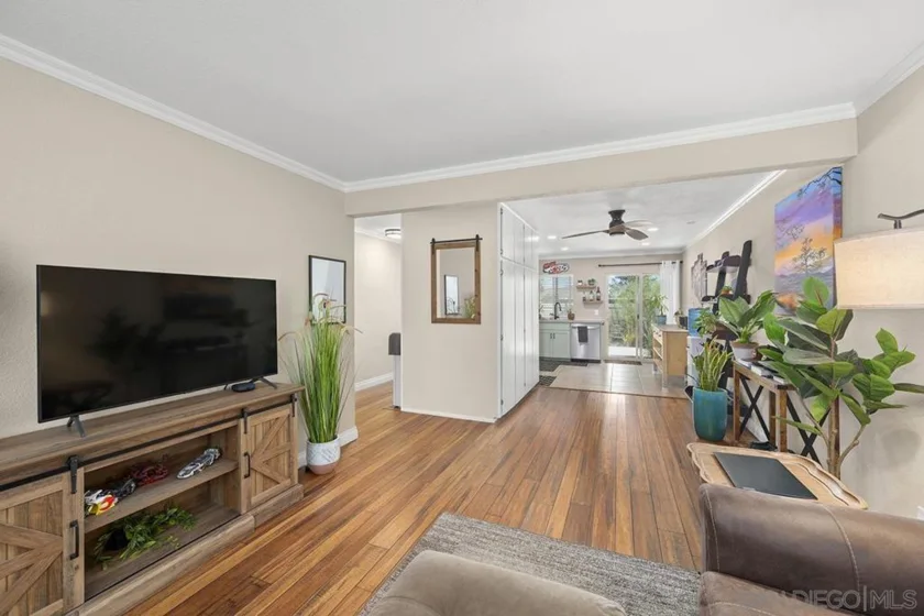 8777 Wahl Street photo 31
