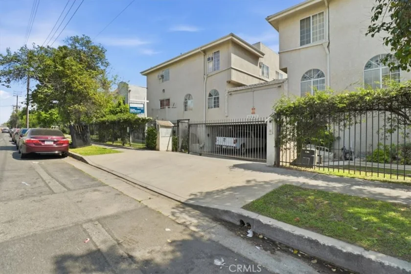 9146 Tobias Avenue #4 photo 26