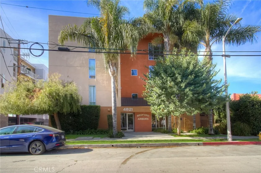 4821 Bakman Avenue #304 photo 1
