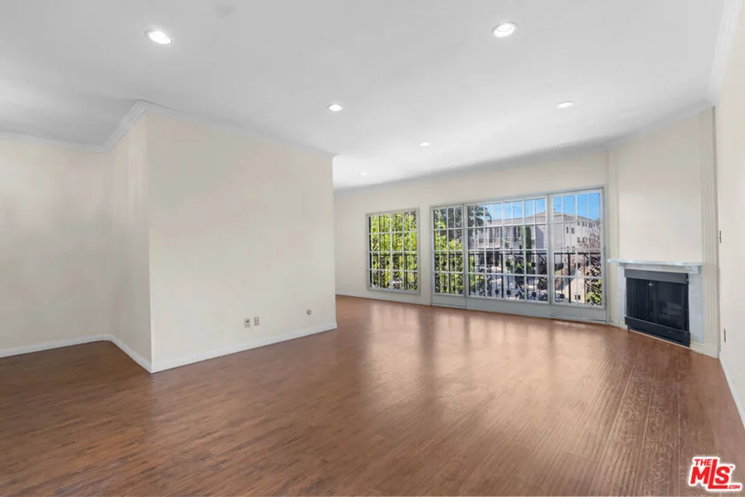 822 S Windsor Boulevard #102 photo 35