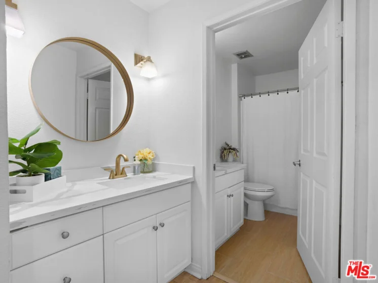 21520 Burbank Boulevard #112 photo 5