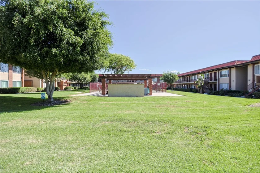 1400 W Warner photo 28