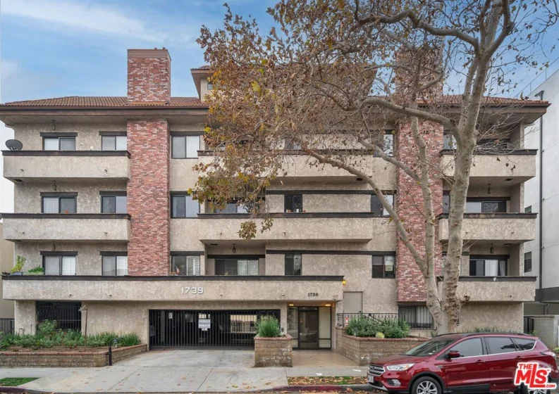 1739 Federal Avenue #201 photo 1