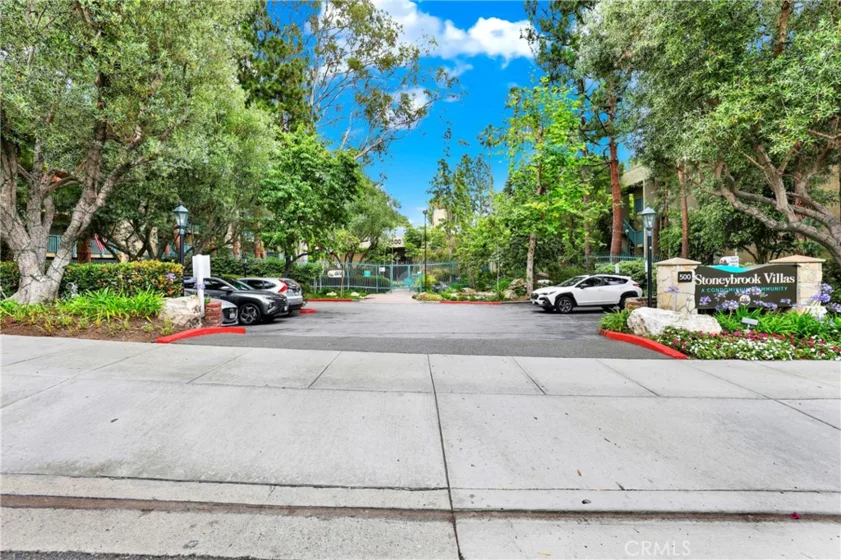 552 N Bellflower #303 photo 21