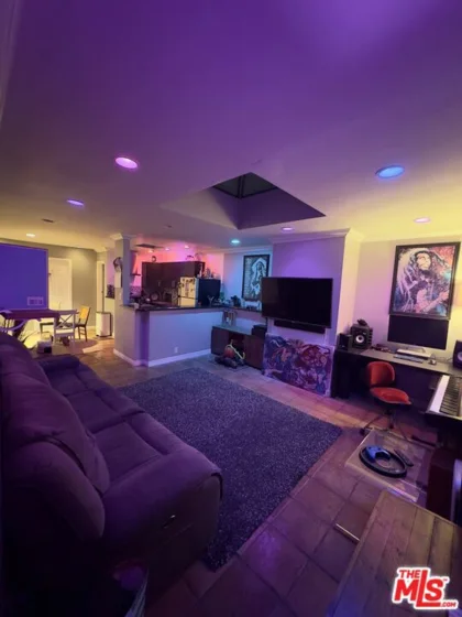 938 Palm Avenue #203 photo 2