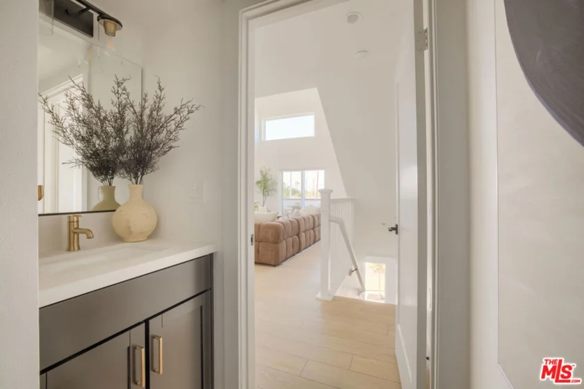 11222 W Victory Boulevard #2 photo 8