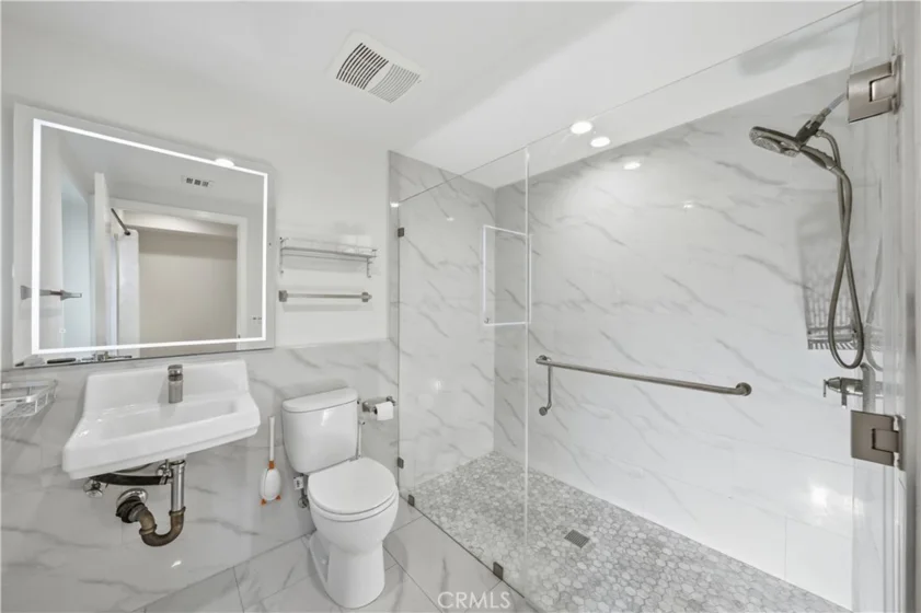 2939 Leeward Avenue #311 photo 4