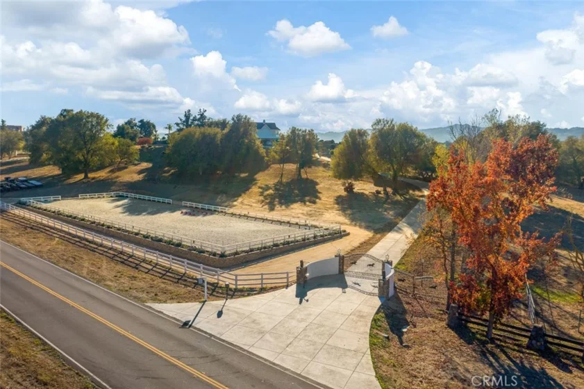 40075 Avenida La Cresta photo