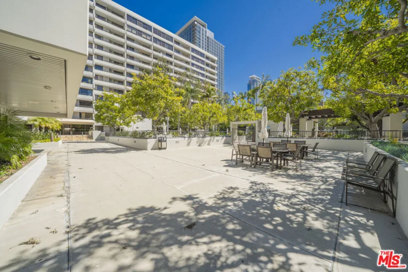600 W 9th Street #1214 photo 14
