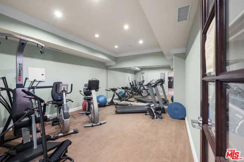 837 Crenshaw Boulevard #204 photo 33
