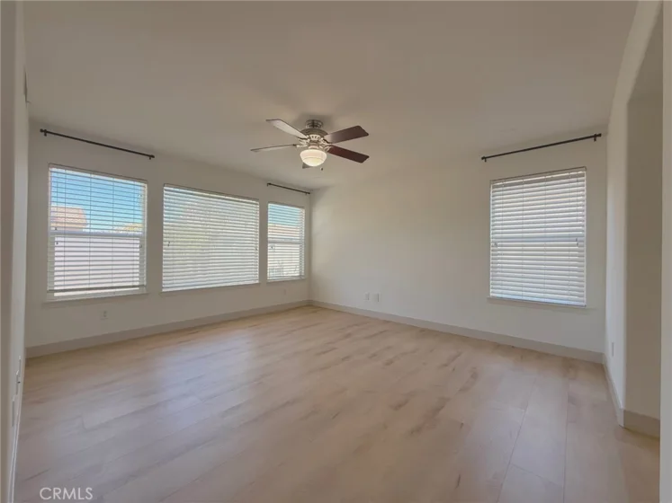 28910 Newport photo 35