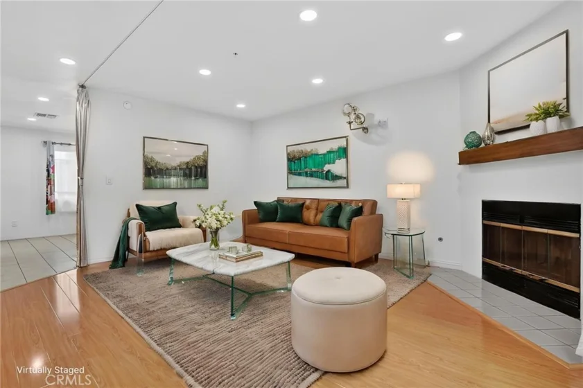 2817 W Grand #B photo 1