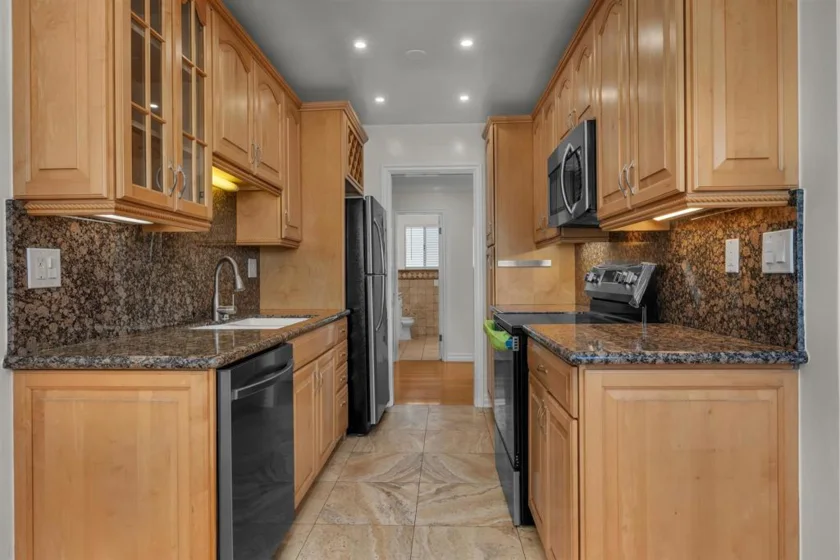 1021 12th Street #303 photo 18