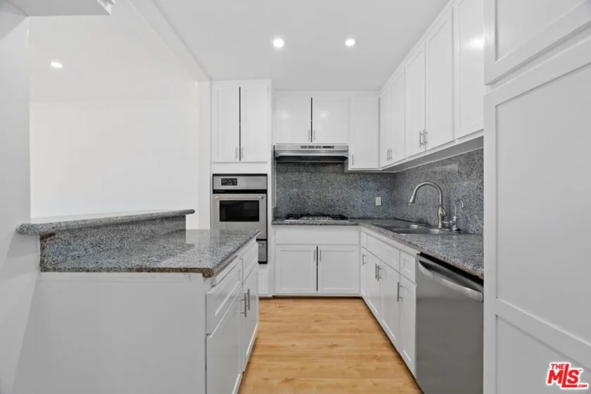 423 S Rexford Drive #305 photo 9