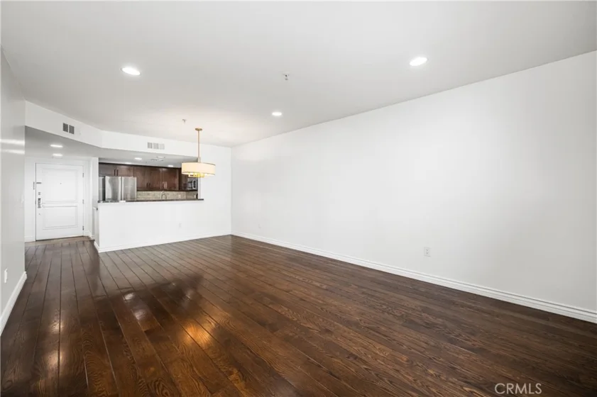 7100 Alvern #309 photo 2