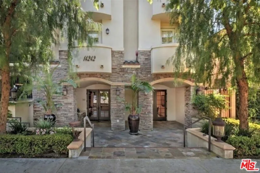 14242 Burbank Boulevard #304 photo 1
