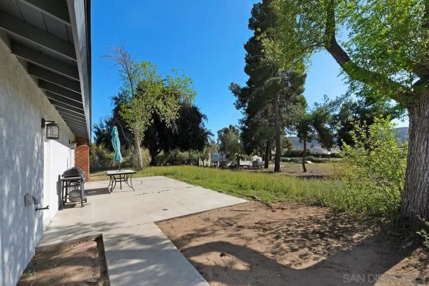 24567 Adams Avenue photo 29