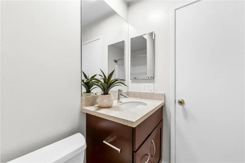 345 University #F6 photo 33