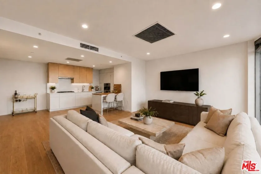 877 Francisco Street #1716 photo 3
