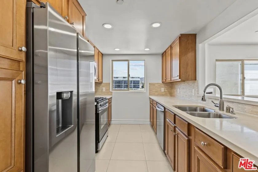 936 N Hudson Avenue #302 photo 9