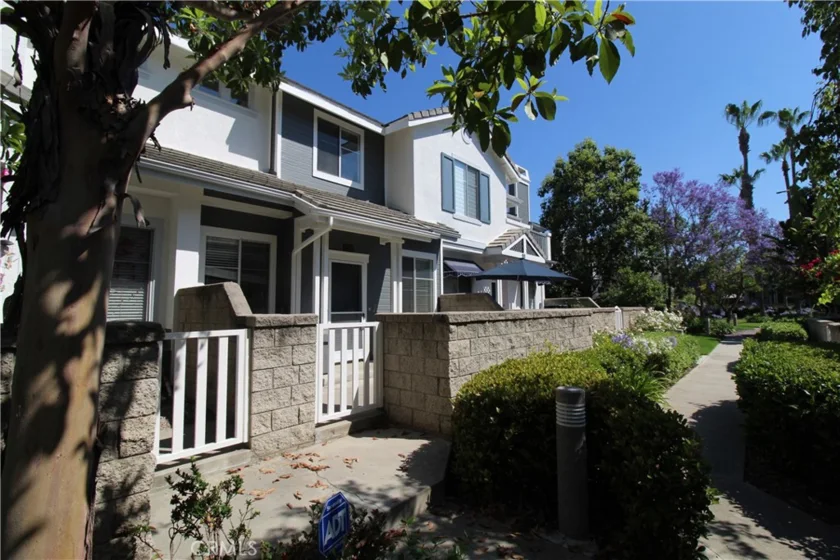 100 Breakers Lane photo 1