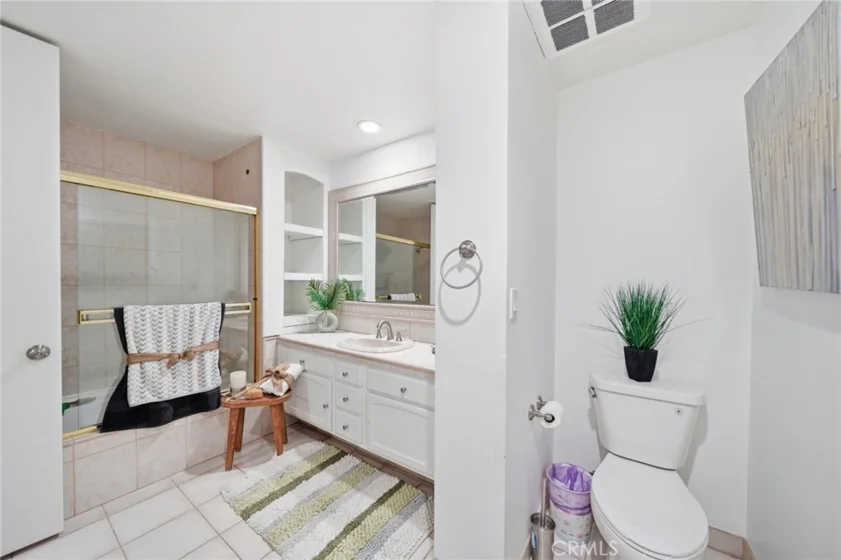 4477 Wilshire photo 31