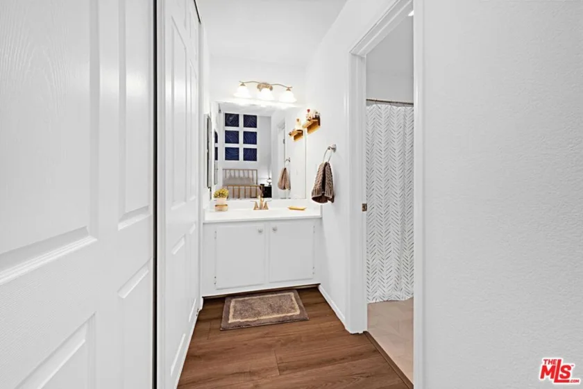 620 W Hyde Park Boulevard #117 photo 8