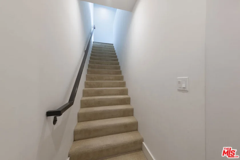 1345 Havenhurst Drive #15 photo 9