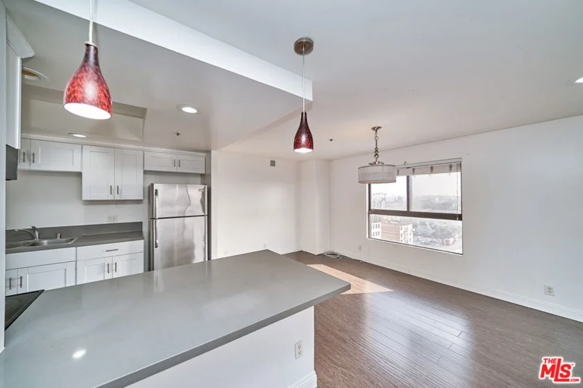 727 S Ardmore Avenue #801 photo 3