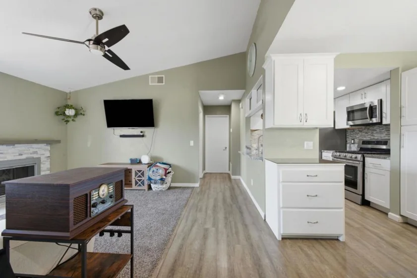 2055 Lakeridge #301 photo 10