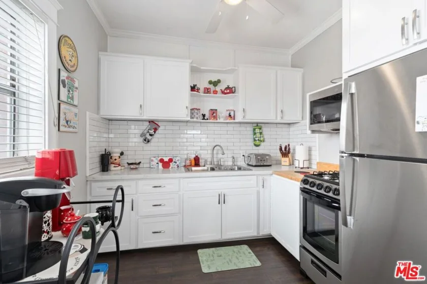 325 W 3rd Street #502 photo 17
