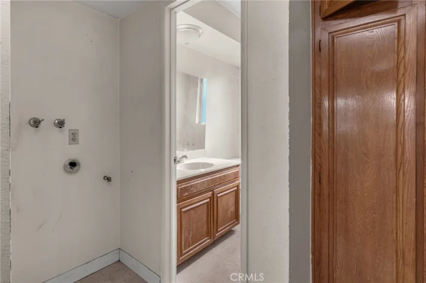 6438 Hazeltine Avenue #6 photo 13