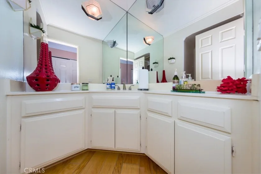 5339 Lindley Unit 207 photo 13