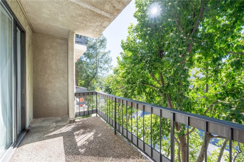 11560 Moorpark Street #204 photo 3