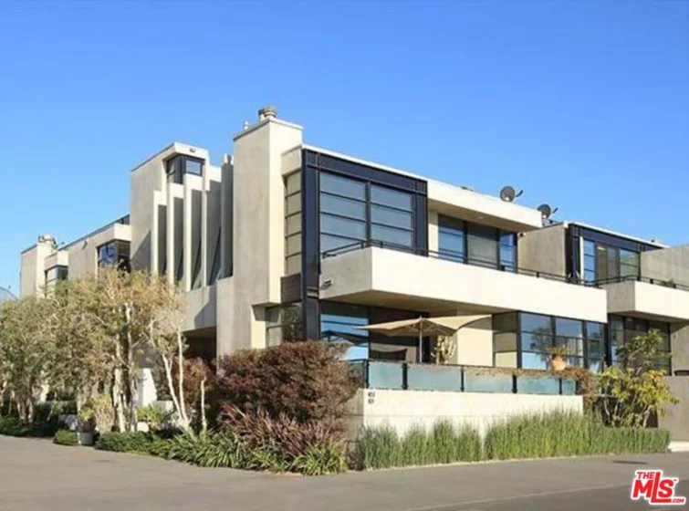 101 Ocean Front Walk photo 1